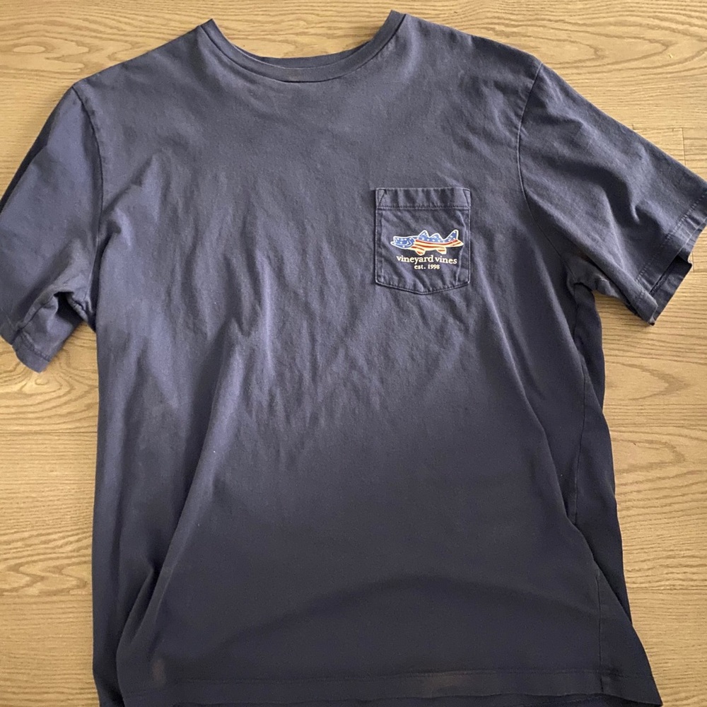 Men’s Vineyard Vines shirt